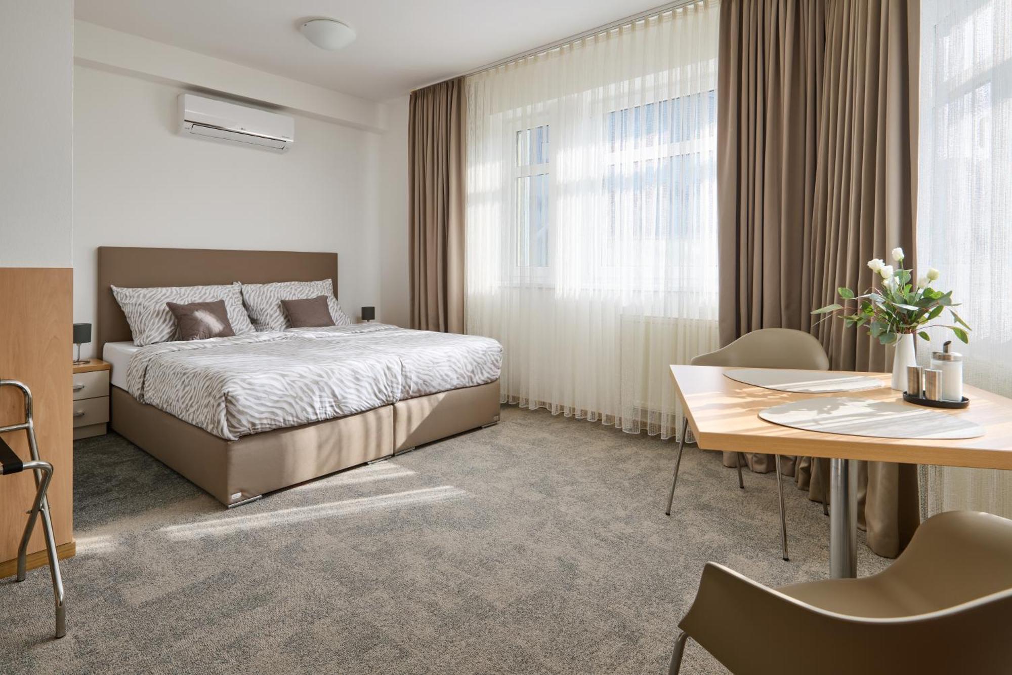 Hotel Osvit 믈라다볼레슬라프 외부 사진