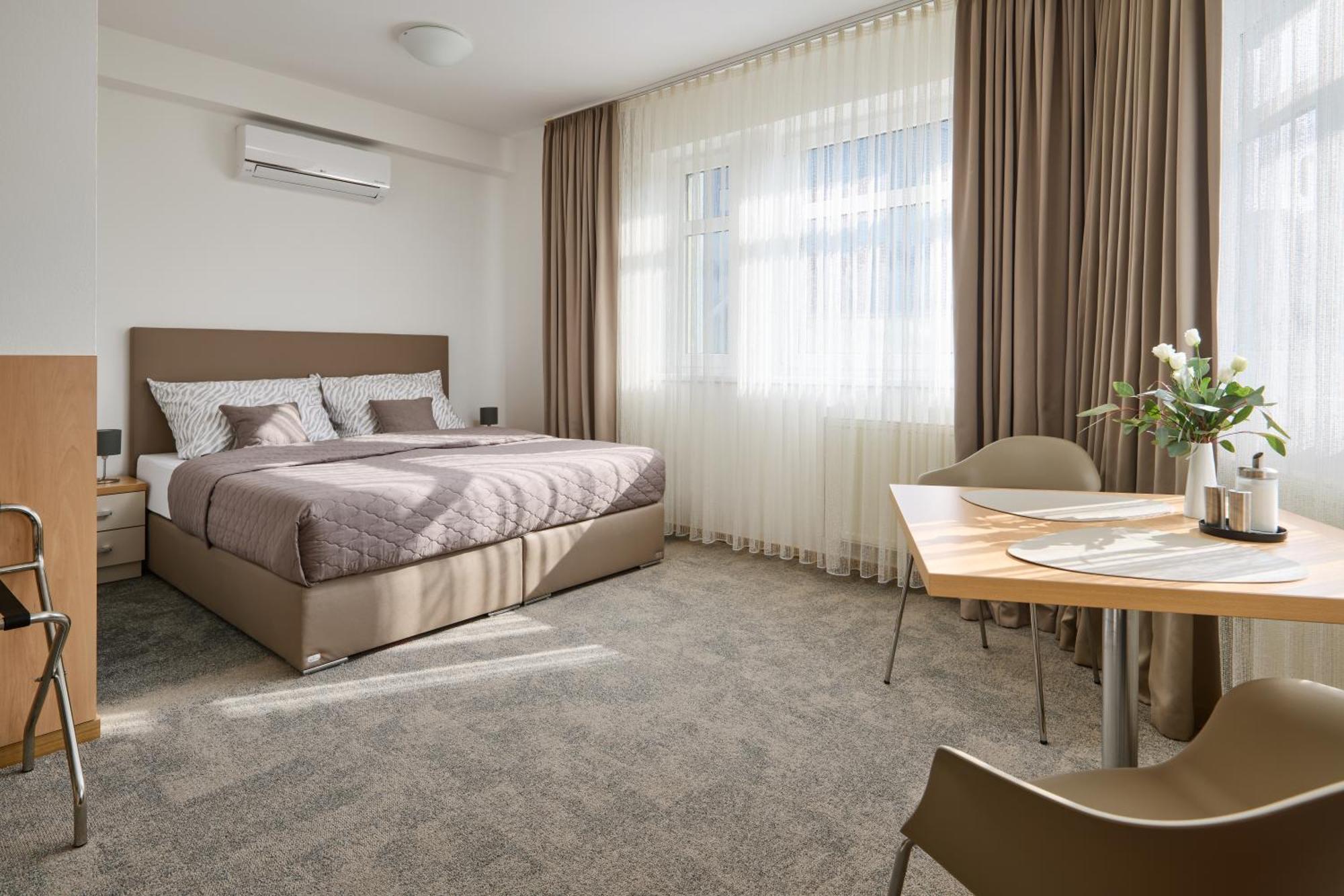 Hotel Osvit 믈라다볼레슬라프 외부 사진