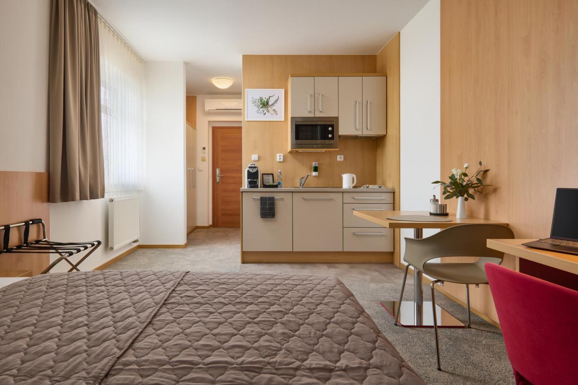 Hotel Osvit 믈라다볼레슬라프 외부 사진